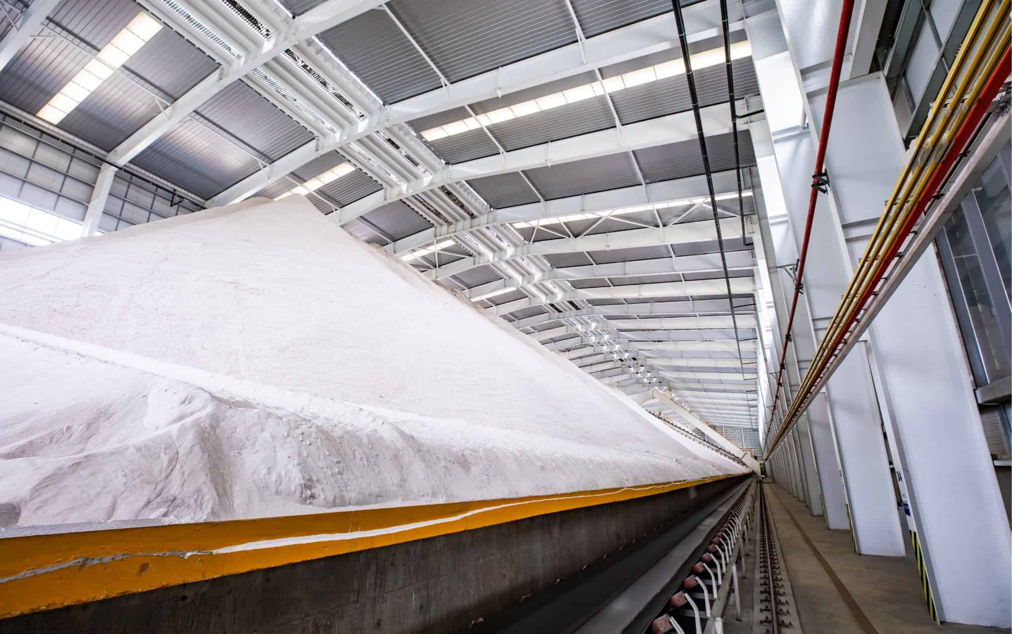 Why High SiO₂ Purity Matters in Glass Production? | Insights from Xinfuxing Glass Industrial Group